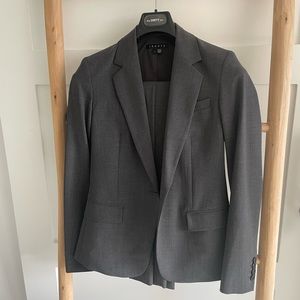 THEORY Sophisticated Silhouette: Blazer for Impeccable Style